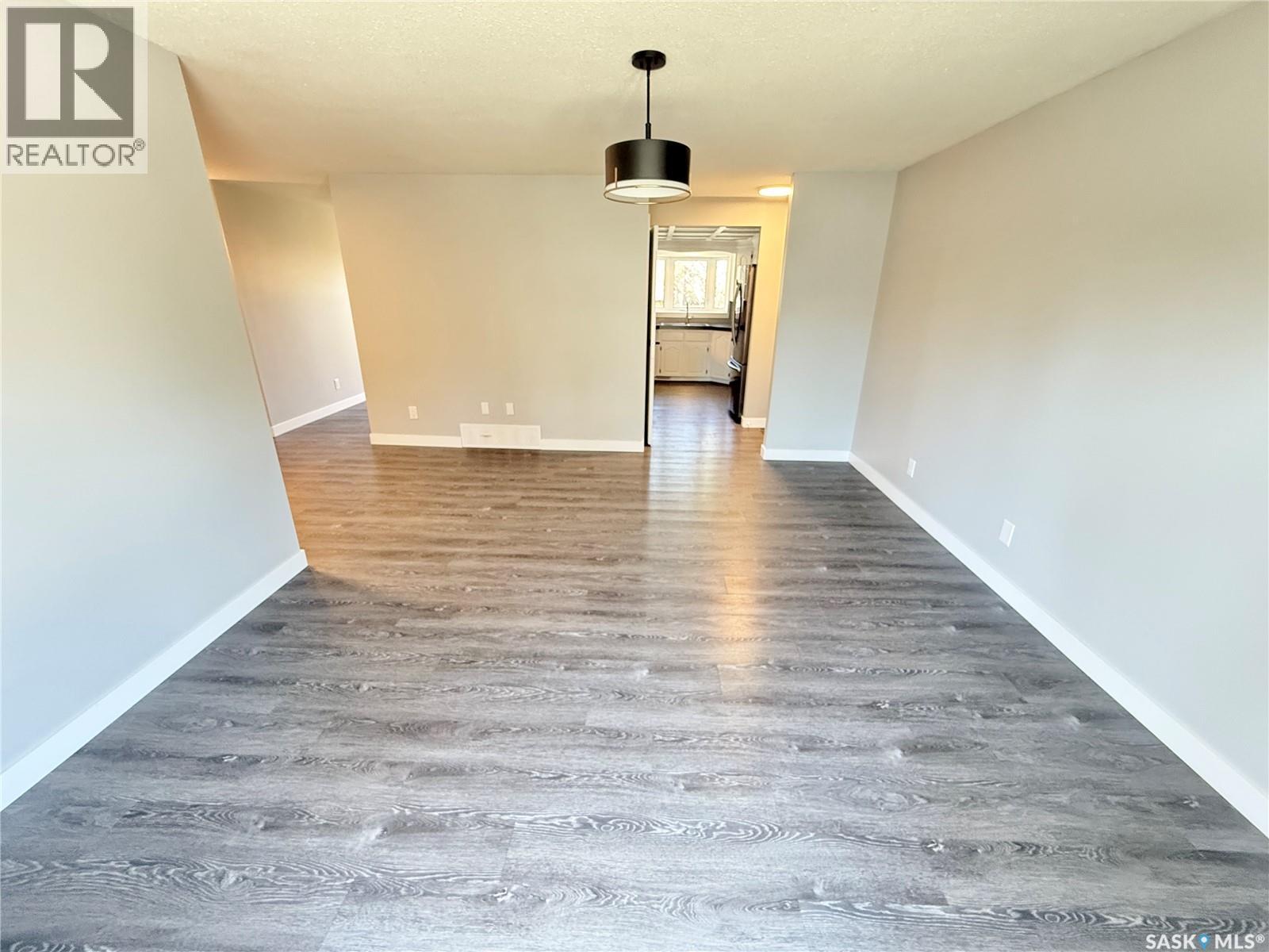 225 18th Street, Weyburn, Saskatchewan  S4H 3A8 - Photo 4 - SK020510