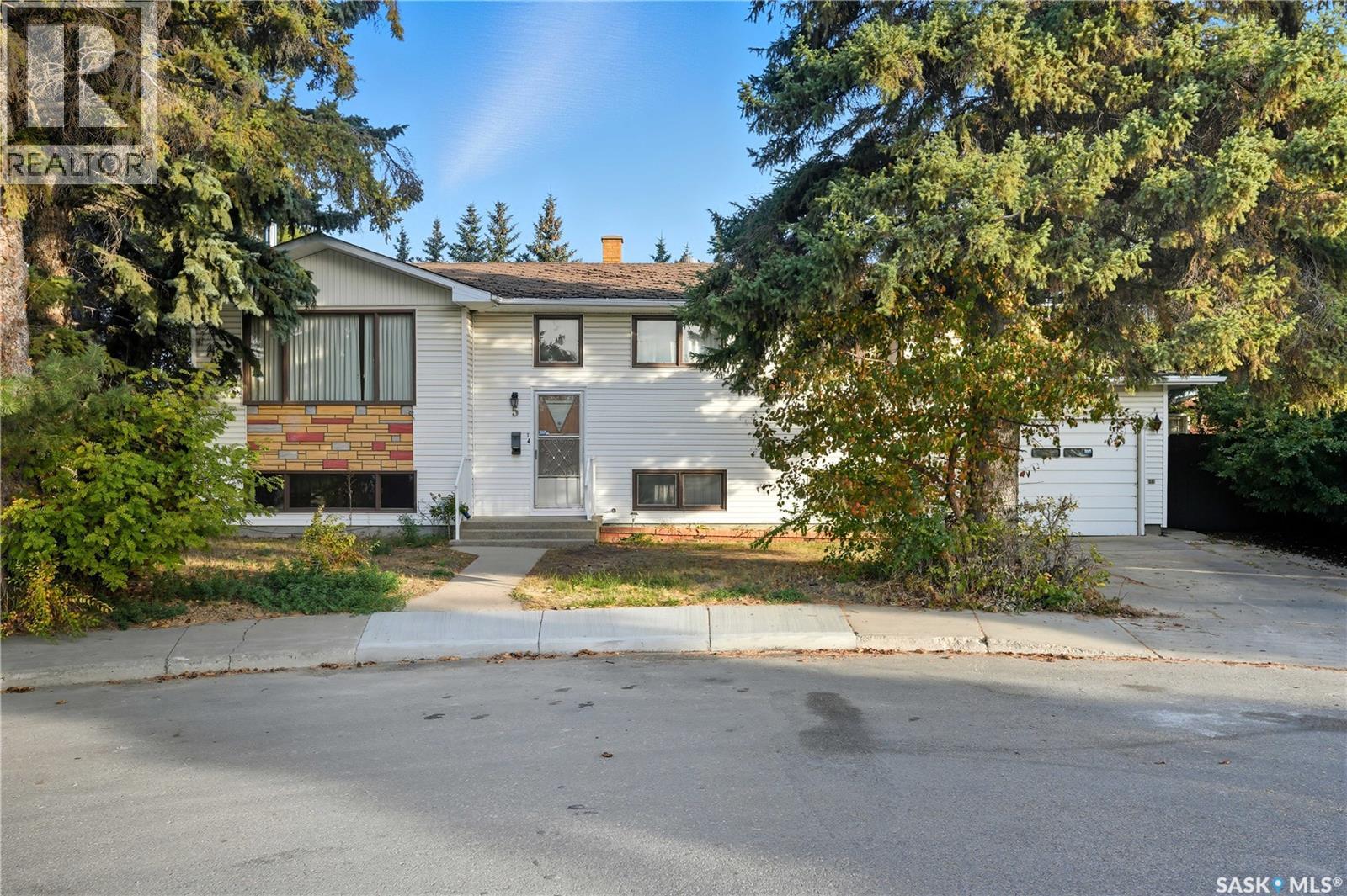 5 Hamilton Place, Saskatoon, Saskatchewan  S7L 3N3 - Photo 1 - SK020509