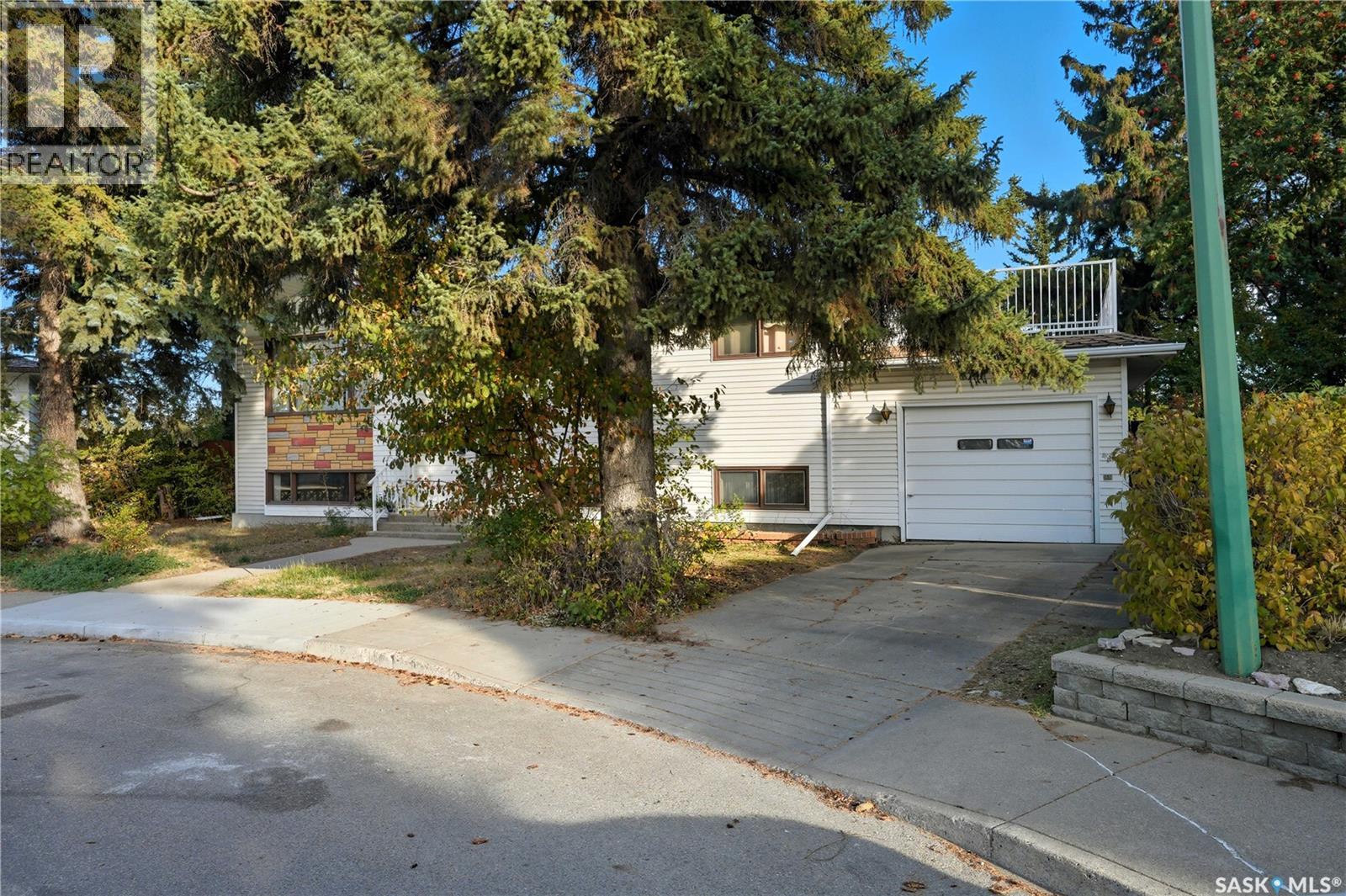 5 Hamilton Place, Saskatoon, Saskatchewan  S7L 3N3 - Photo 2 - SK020509