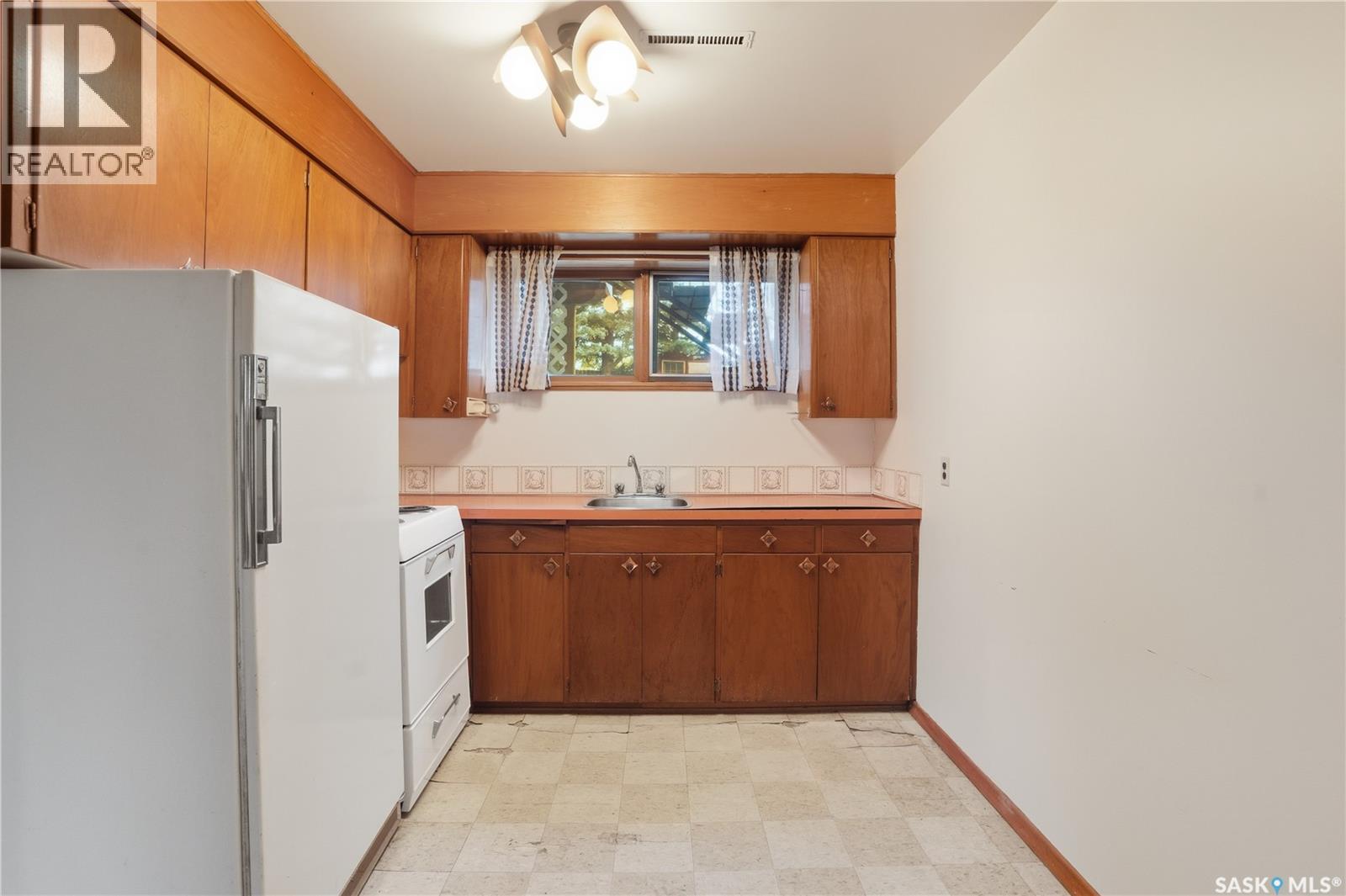 5 Hamilton Place, Saskatoon, Saskatchewan  S7L 3N3 - Photo 24 - SK020509