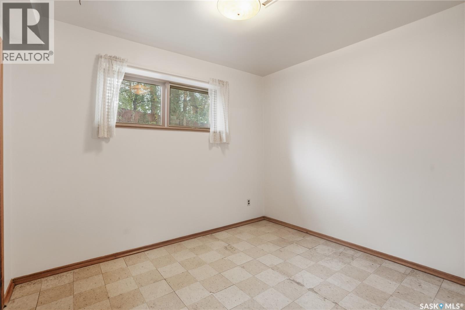 5 Hamilton Place, Saskatoon, Saskatchewan  S7L 3N3 - Photo 25 - SK020509