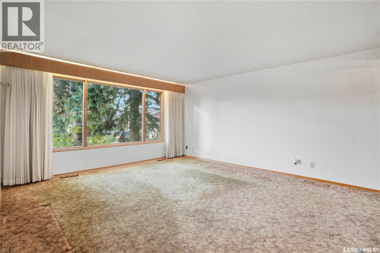 5 Hamilton Place, Saskatoon, Saskatchewan  S7L 3N3 - Photo 3 - SK020509