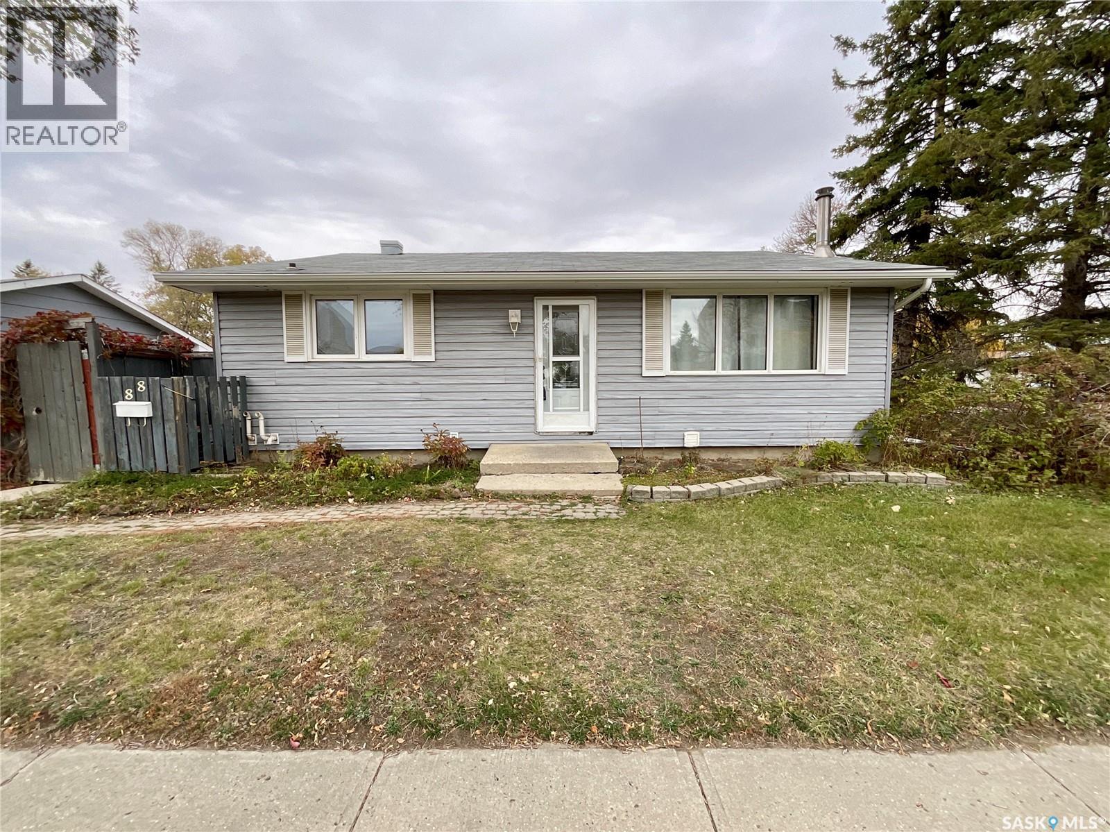 88 Cambridge Avenue, Regina, Saskatchewan  S4N 0L1 - Photo 1 - SK020492