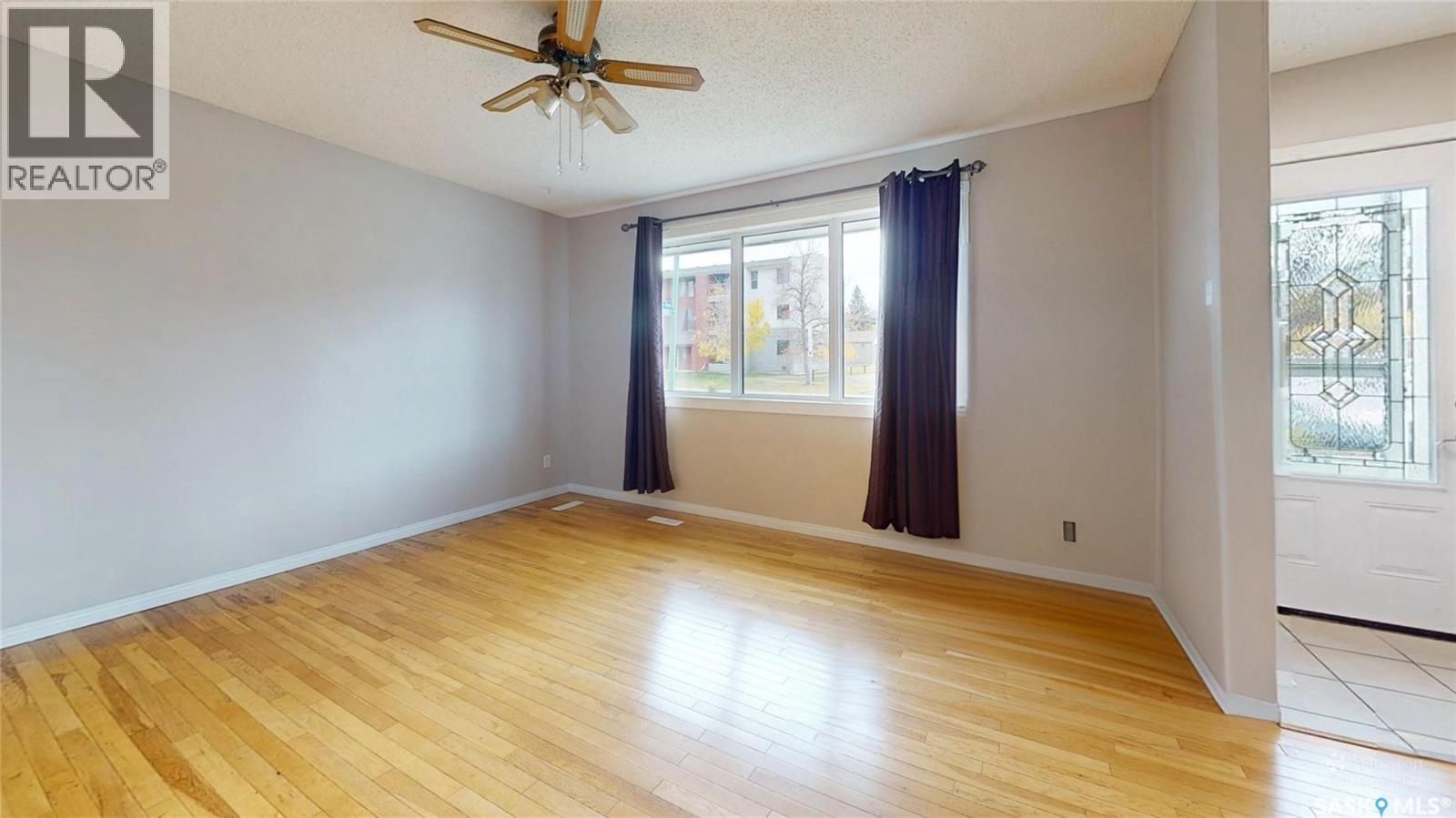 88 Cambridge Avenue, Regina, Saskatchewan  S4N 0L1 - Photo 3 - SK020492