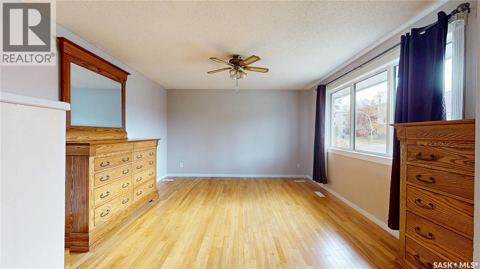 88 Cambridge Avenue, Regina, Saskatchewan  S4N 0L1 - Photo 5 - SK020492