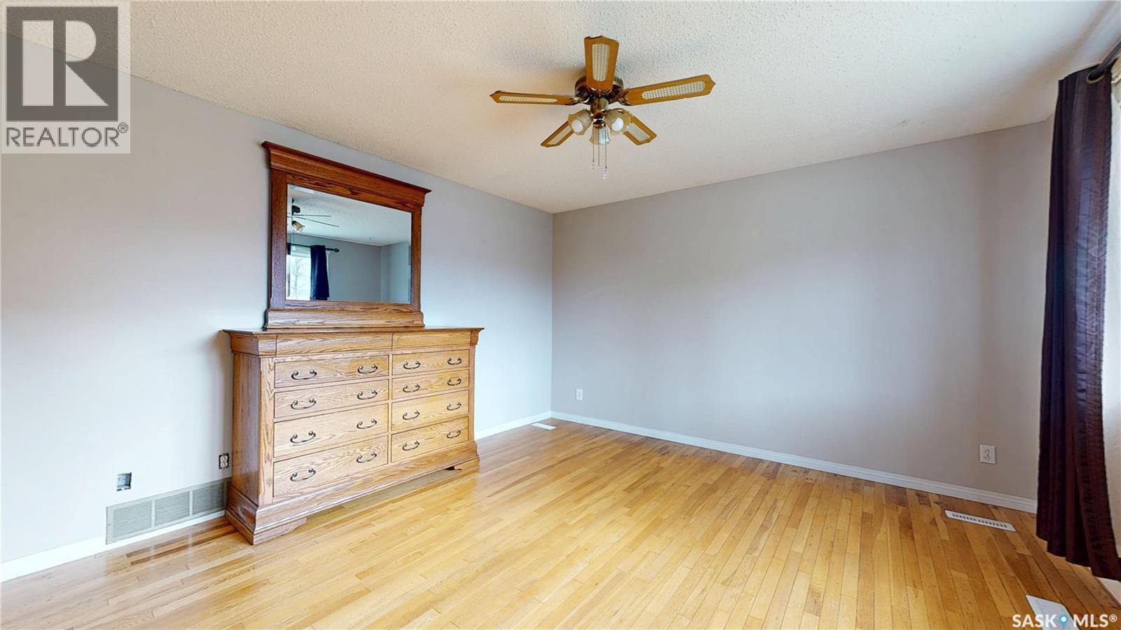 88 Cambridge Avenue, Regina, Saskatchewan  S4N 0L1 - Photo 6 - SK020492