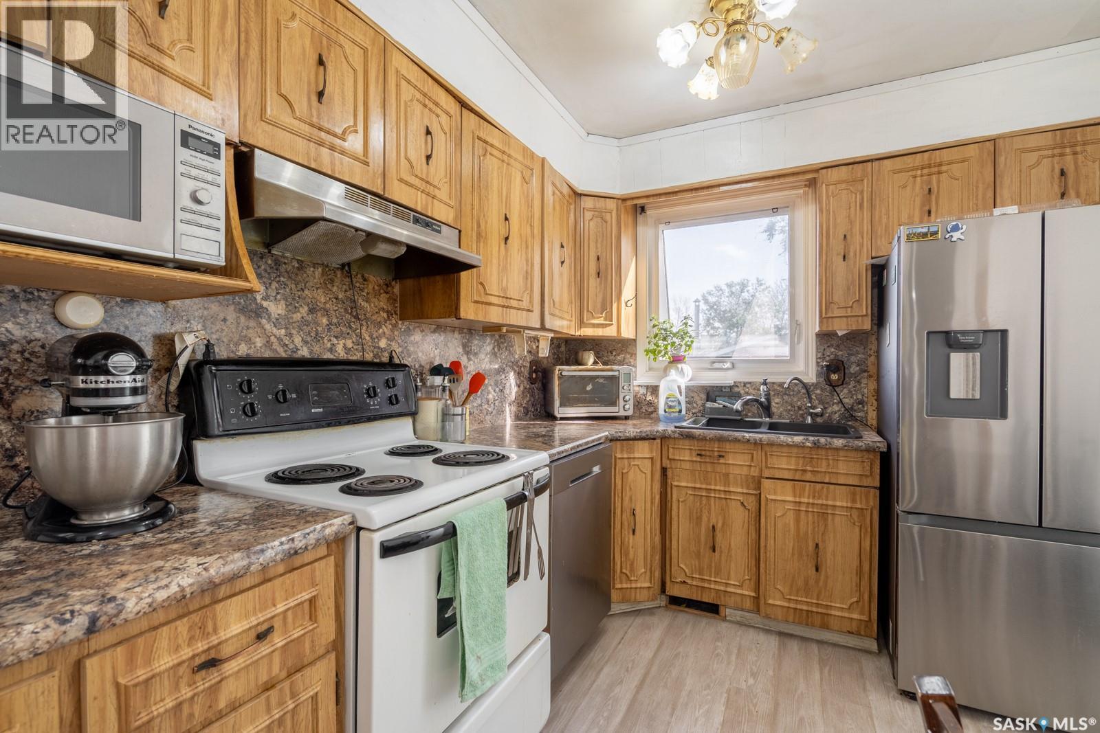 1357 Grosvenor Street, Regina, Saskatchewan  S4N 1R2 - Photo 10 - SK020353