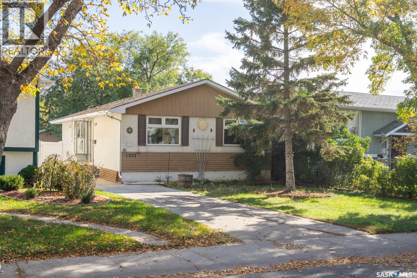 1357 Grosvenor Street, Regina, Saskatchewan  S4N 1R2 - Photo 2 - SK020353