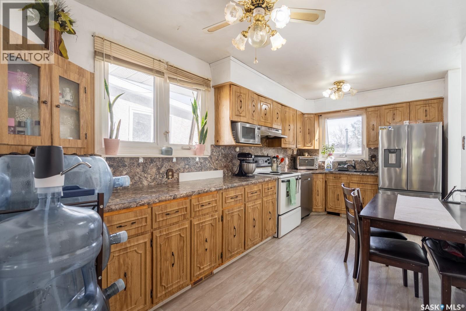 1357 Grosvenor Street, Regina, Saskatchewan  S4N 1R2 - Photo 7 - SK020353