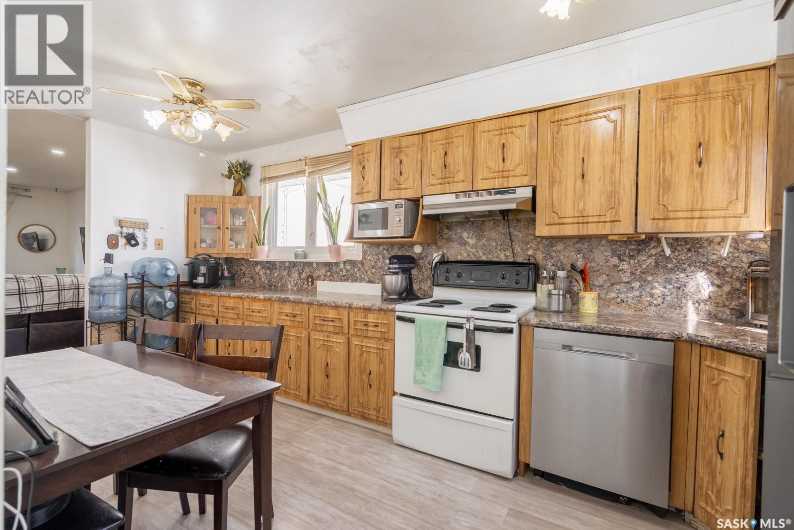 1357 Grosvenor Street, Regina, Saskatchewan  S4N 1R2 - Photo 8 - SK020353