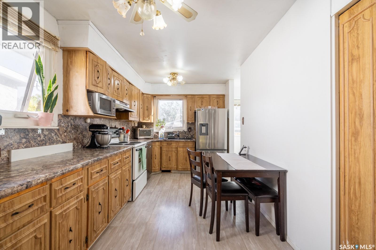 1357 Grosvenor Street, Regina, Saskatchewan  S4N 1R2 - Photo 9 - SK020353
