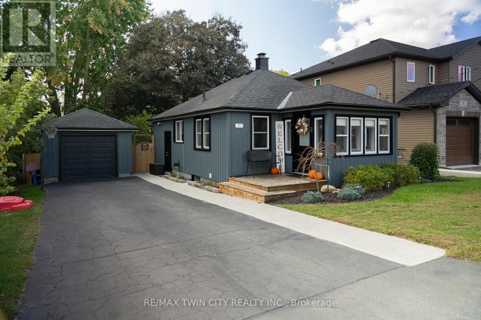 92 SOVEREIGN STREET W, Norfolk, Ontario