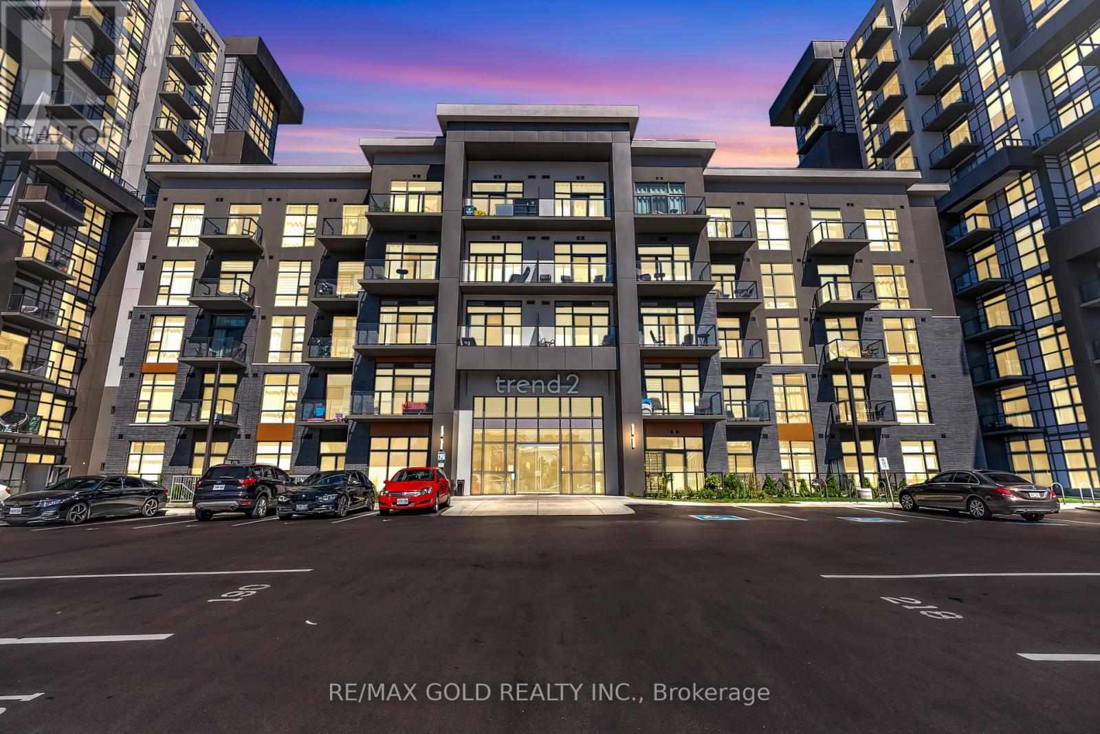 402 - 460 Dundas Street E, Hamilton, Ontario  L8B 2A5 - Photo 2 - X12454169