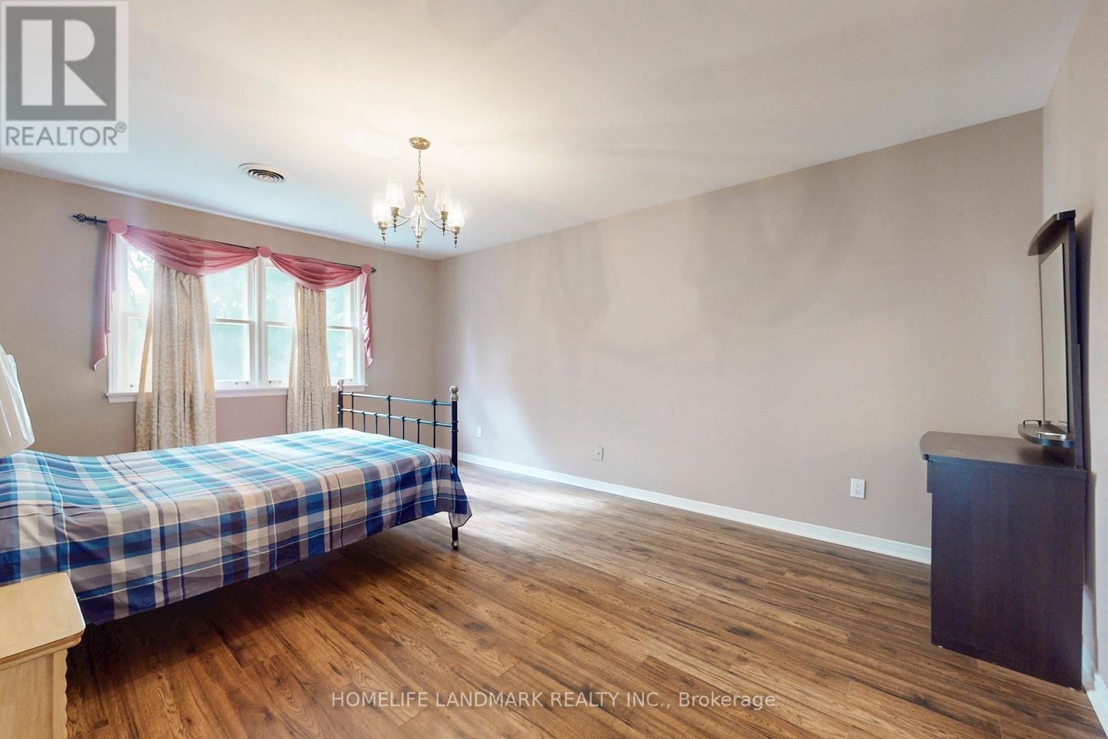147 Mossgrove Trail, Toronto, Ontario  M2L 2W6 - Photo 21 - C12454211