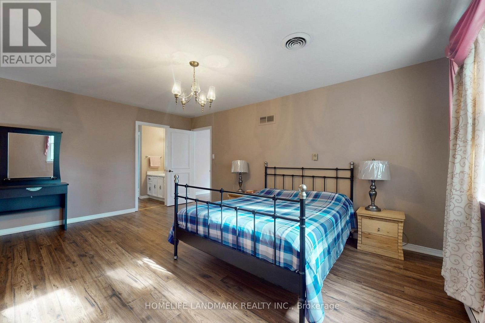 147 Mossgrove Trail, Toronto, Ontario  M2L 2W6 - Photo 22 - C12454211