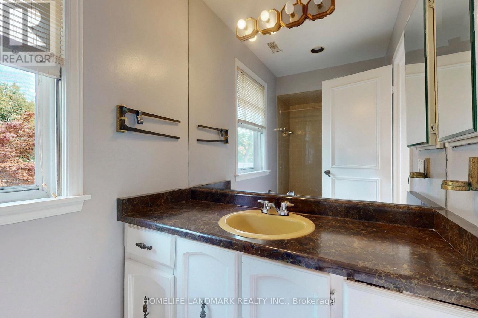 147 Mossgrove Trail, Toronto, Ontario  M2L 2W6 - Photo 33 - C12454211