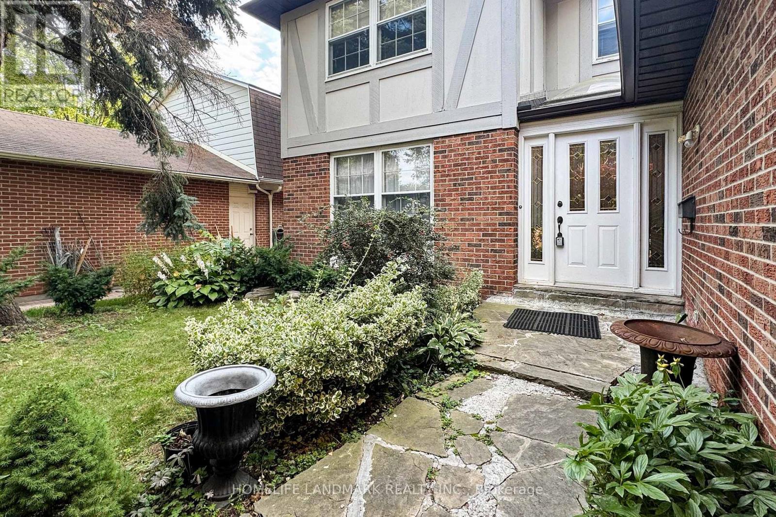 147 Mossgrove Trail, Toronto, Ontario  M2L 2W6 - Photo 4 - C12454211