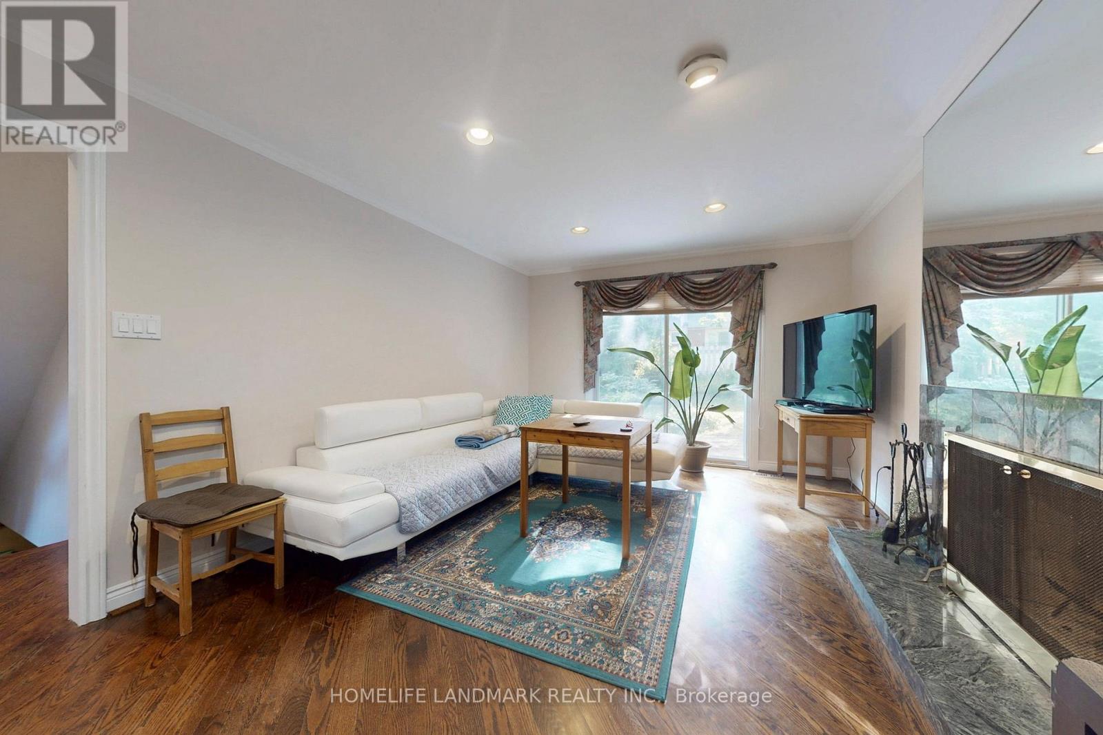 147 Mossgrove Trail, Toronto, Ontario  M2L 2W6 - Photo 7 - C12454211