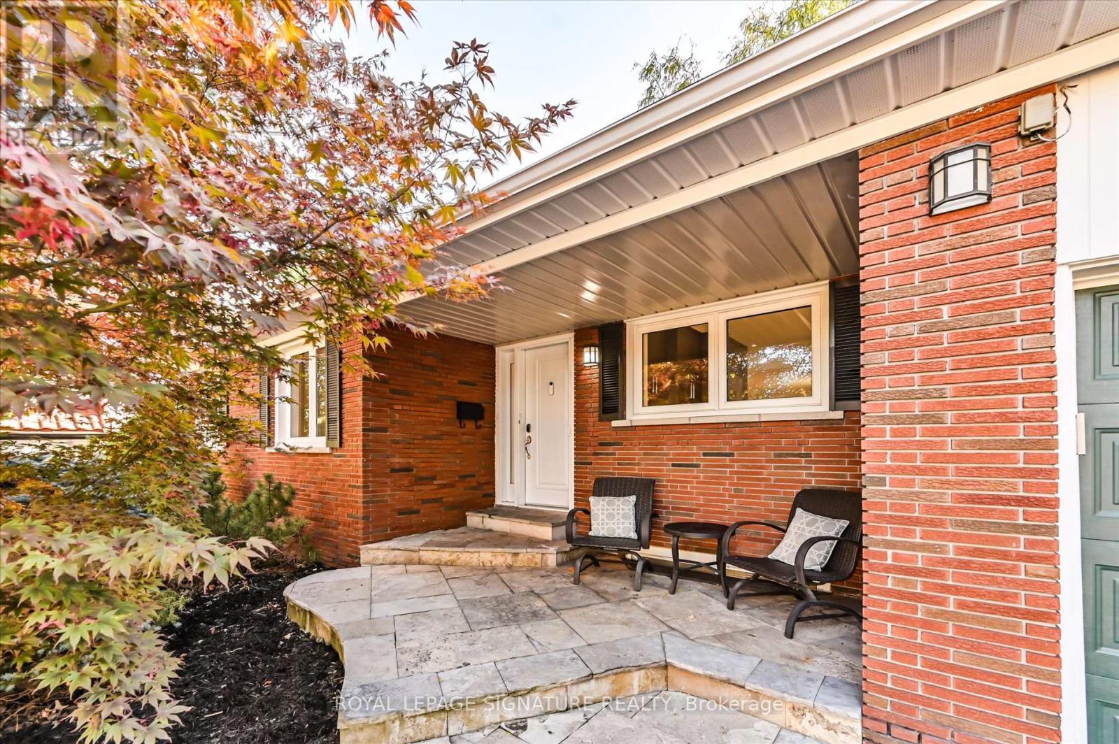 195 Sweeney Drive, Toronto, Ontario  M4A 1V5 - Photo 2 - C12454221
