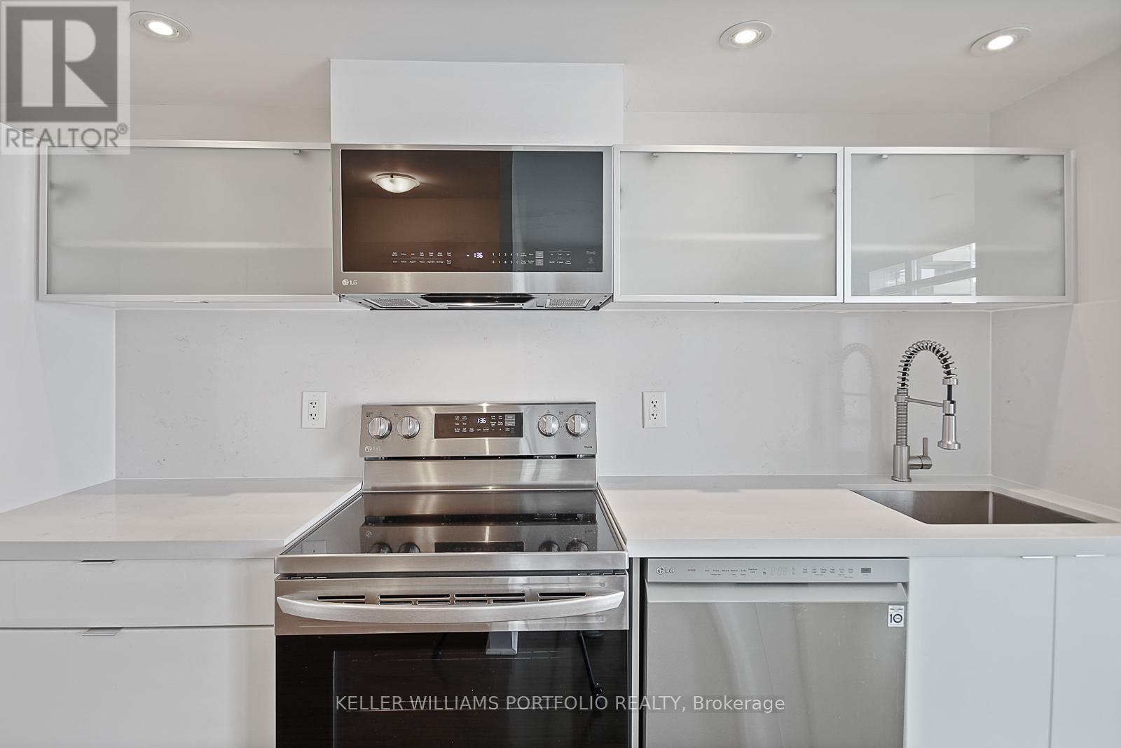 1918 - 4k Spadina Avenue, Toronto, Ontario  M5V 3Y9 - Photo 10 - C12454244