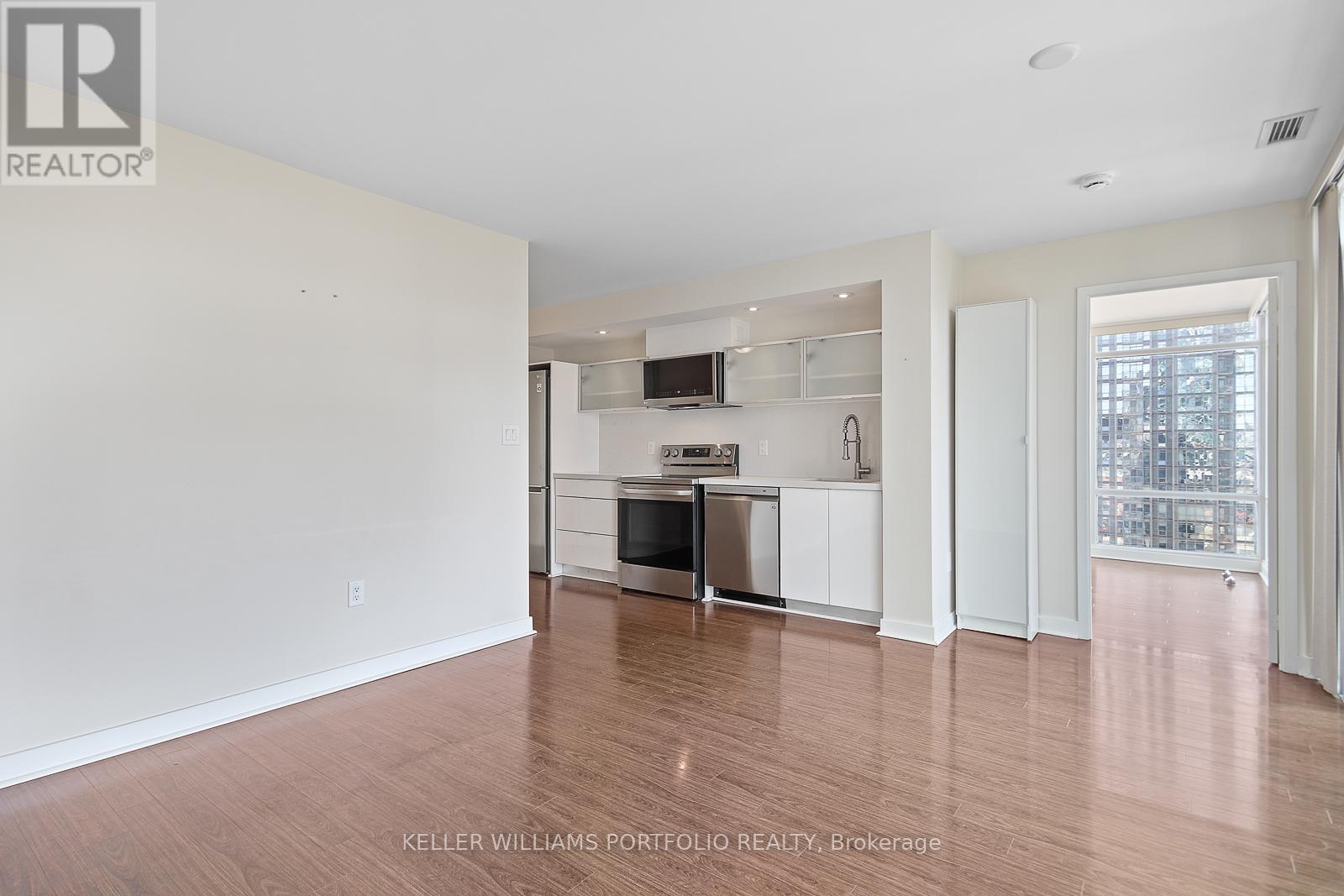 1918 - 4k Spadina Avenue, Toronto, Ontario  M5V 3Y9 - Photo 16 - C12454244