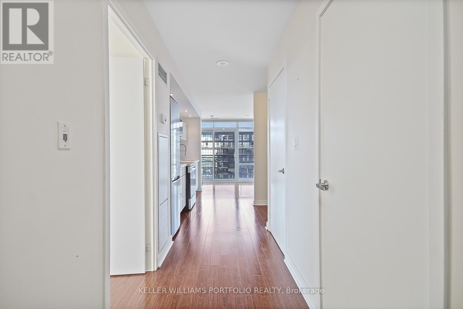 1918 - 4k Spadina Avenue, Toronto, Ontario  M5V 3Y9 - Photo 2 - C12454244