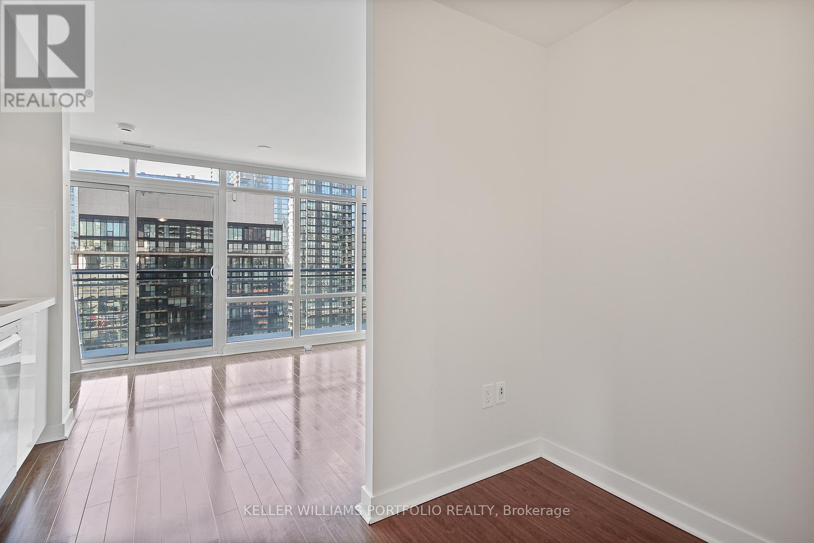 1918 - 4k Spadina Avenue, Toronto, Ontario  M5V 3Y9 - Photo 7 - C12454244