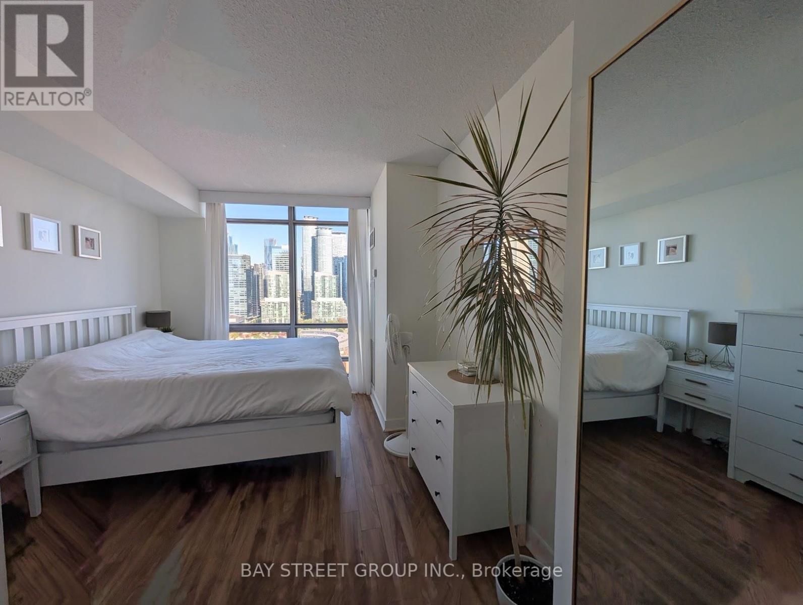 2801 - 5 Mariner Terrace, Toronto, Ontario  M5V 3V6 - Photo 10 - C12454253
