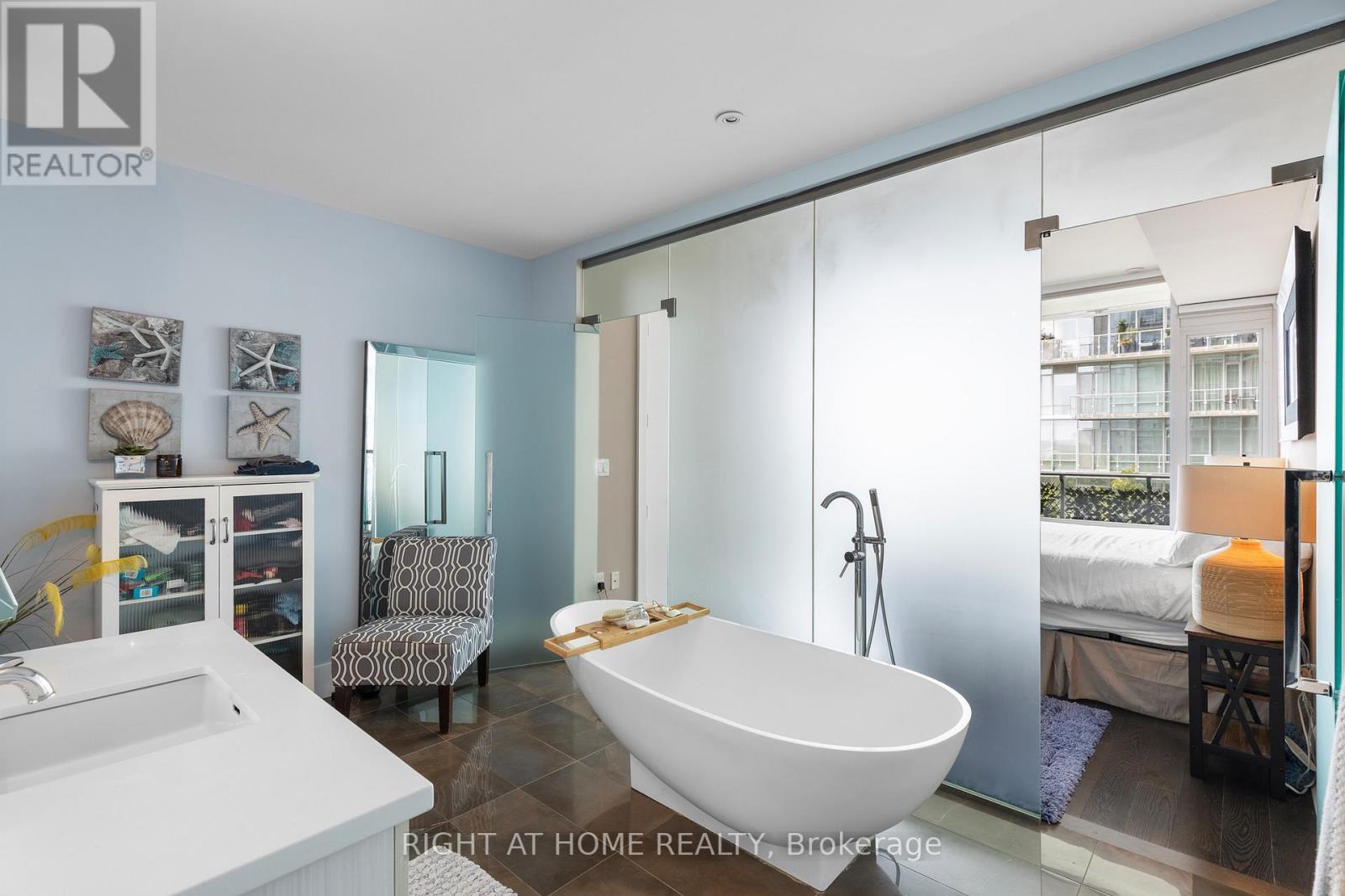 413 - 29 Queens Quay, Toronto, Ontario  M5E 0A4 - Photo 14 - C12454326