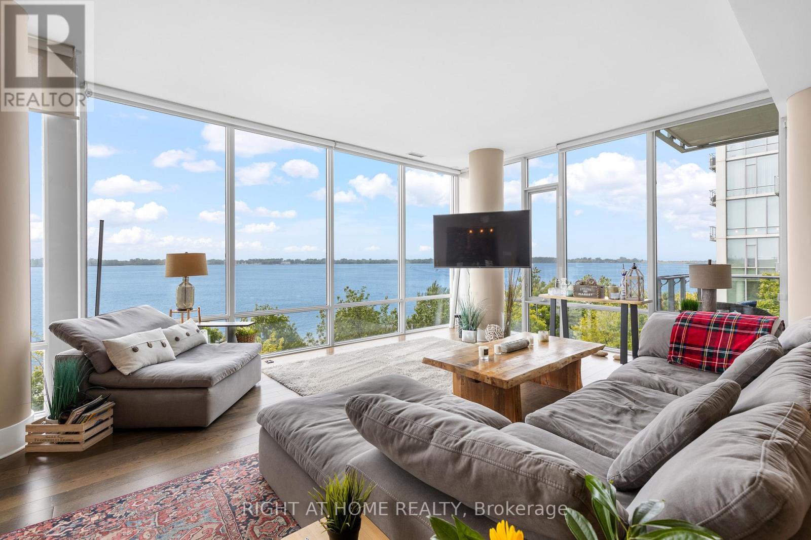 413 - 29 Queens Quay, Toronto, Ontario  M5E 0A4 - Photo 3 - C12454326