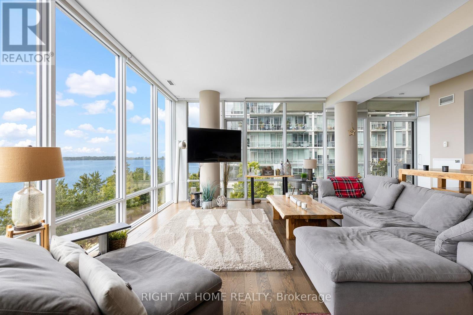 413 - 29 Queens Quay, Toronto, Ontario  M5E 0A4 - Photo 4 - C12454326