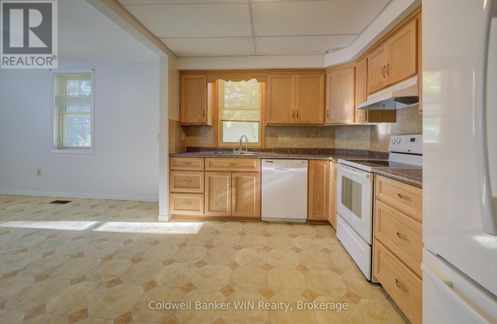 481 Birmingham Street W, Wellington North, Ontario  N0G 2L1 - Photo 16 - X12453527