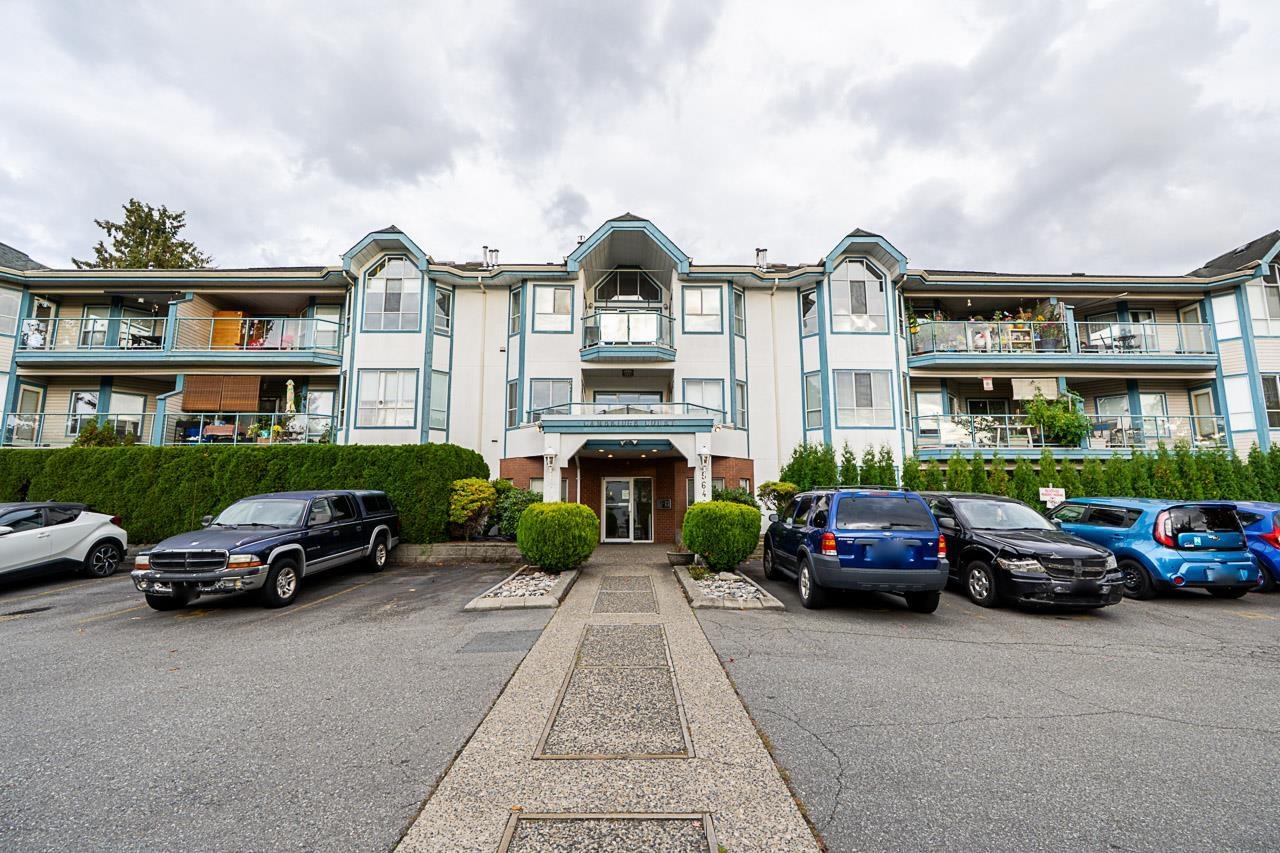 403 5646 200 STREET, langley, British Columbia