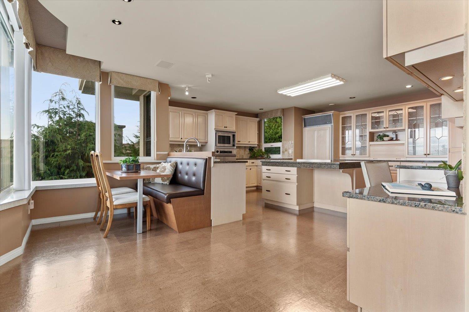 301 15050 Prospect Avenue, White Rock, British Columbia  V4B 2B4 - Photo 8 - R3055497