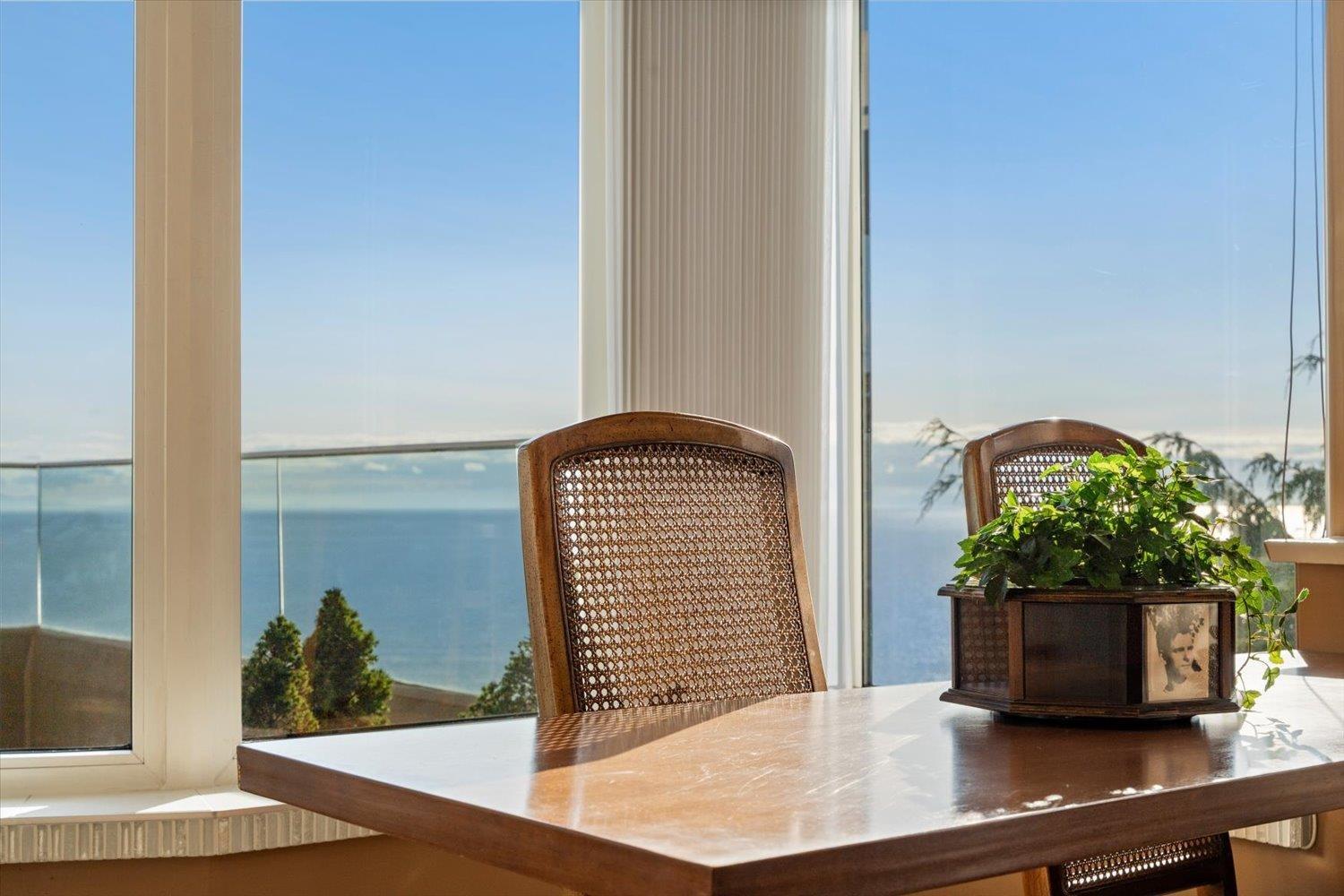 301 15050 Prospect Avenue, White Rock, British Columbia  V4B 2B4 - Photo 5 - R3055497