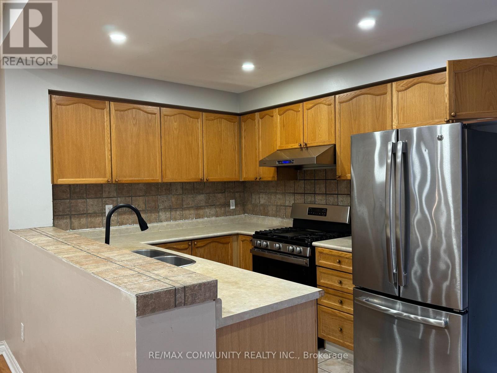 Main - 36 Foothill Street, Whitby, Ontario  L1R 2V6 - Photo 4 - E12454278