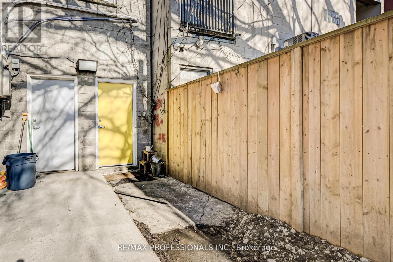 2nd Flr - 1425 Gerrard Street E, Toronto, Ontario  M4L 1Z7 - Photo 15 - E12454325