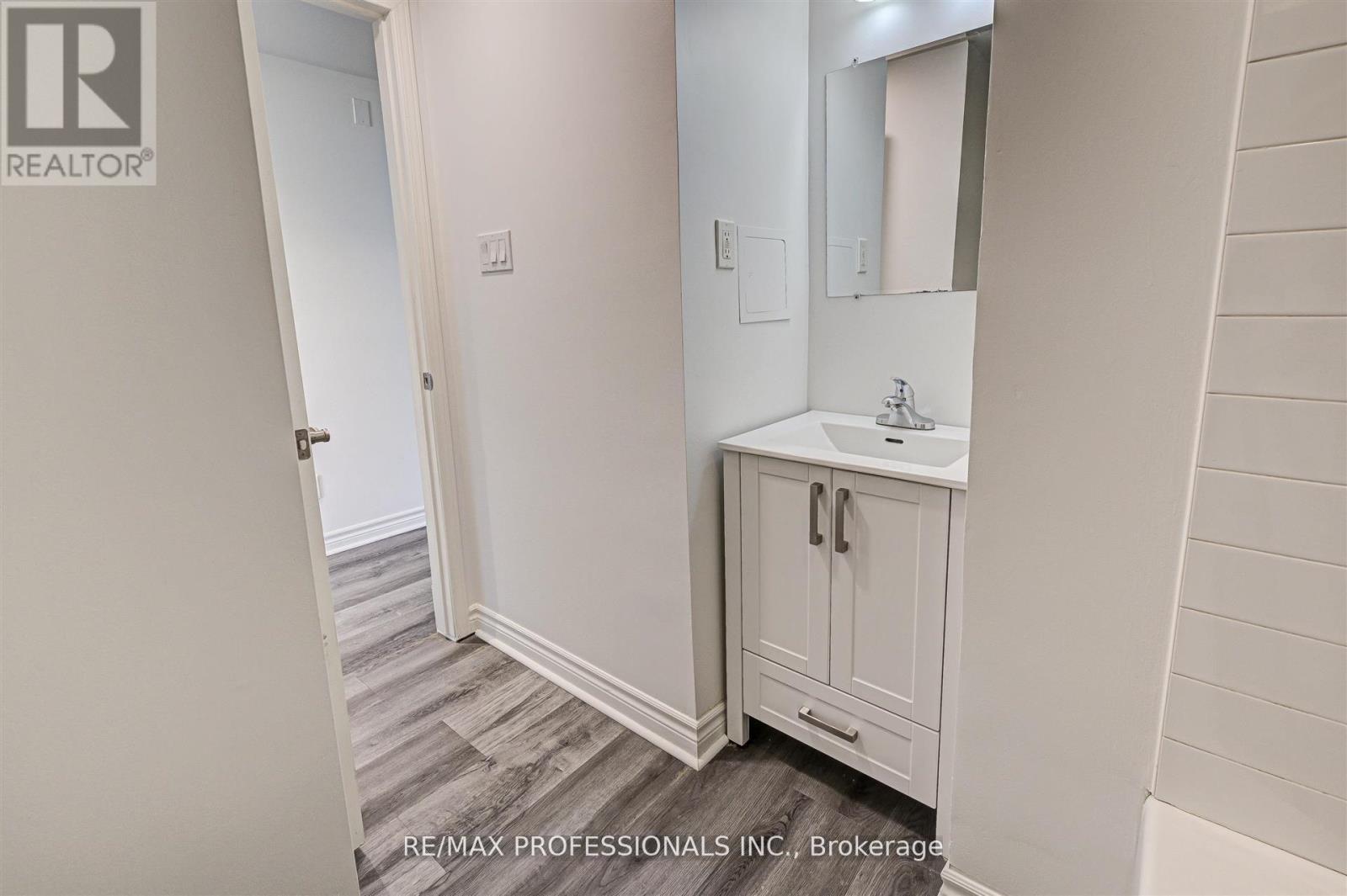 2nd Flr - 1425 Gerrard Street E, Toronto, Ontario  M4L 1Z7 - Photo 5 - E12454325