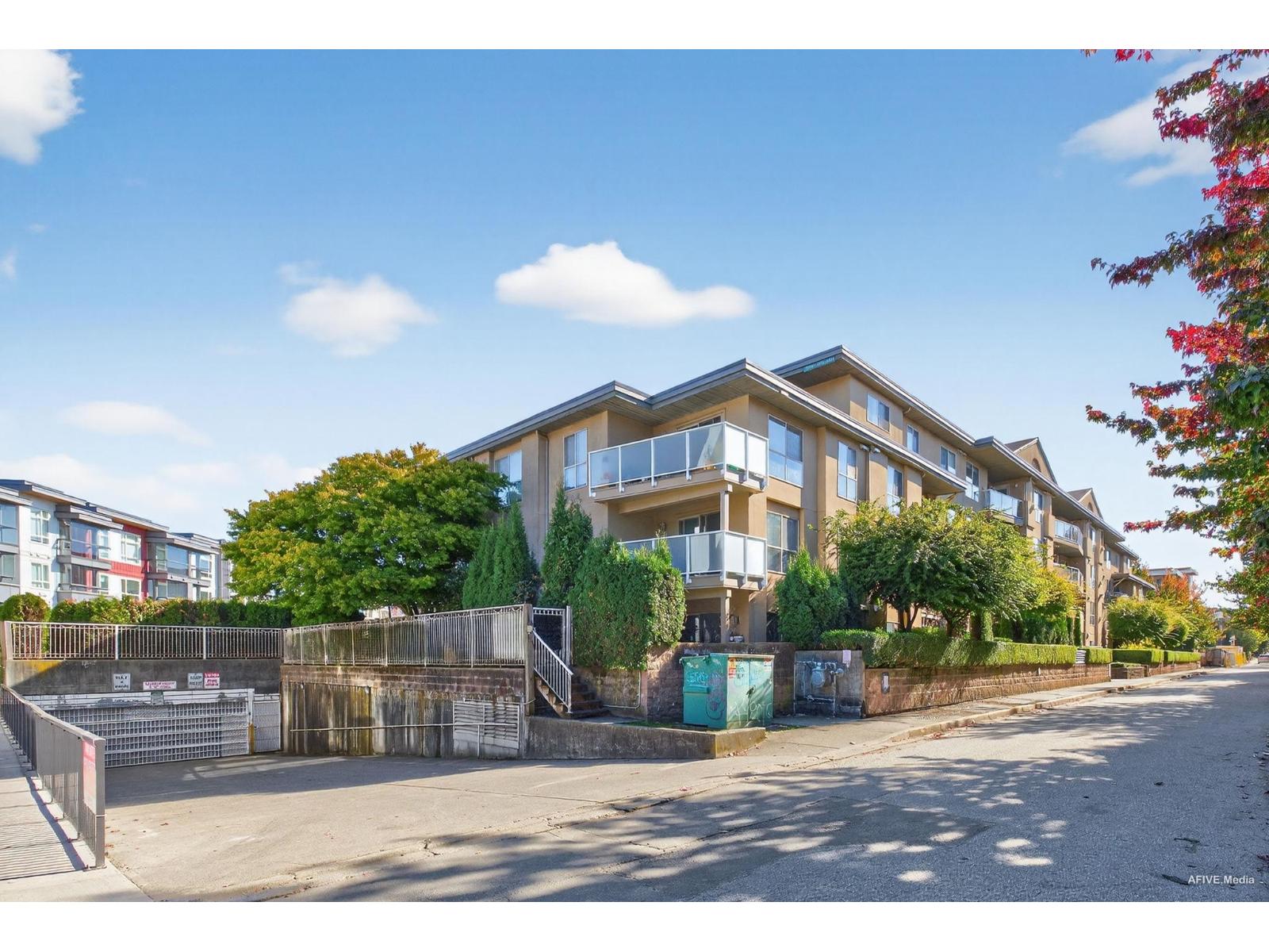 306 13780 76 AVENUE, surrey, British Columbia