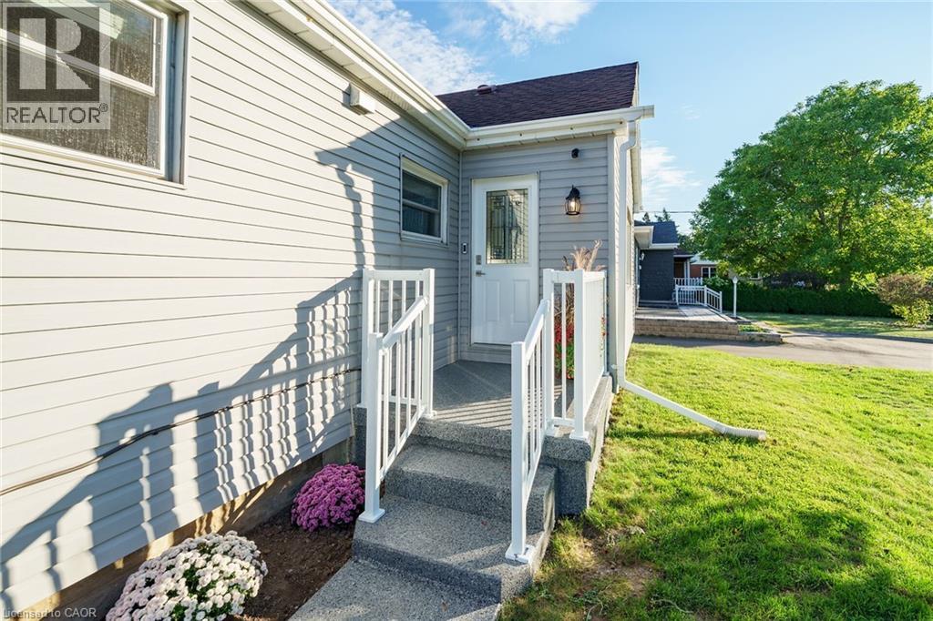 350 Pottruff Road N, Hamilton, Ontario  L8H 2M4 - Photo 3 - 40777920