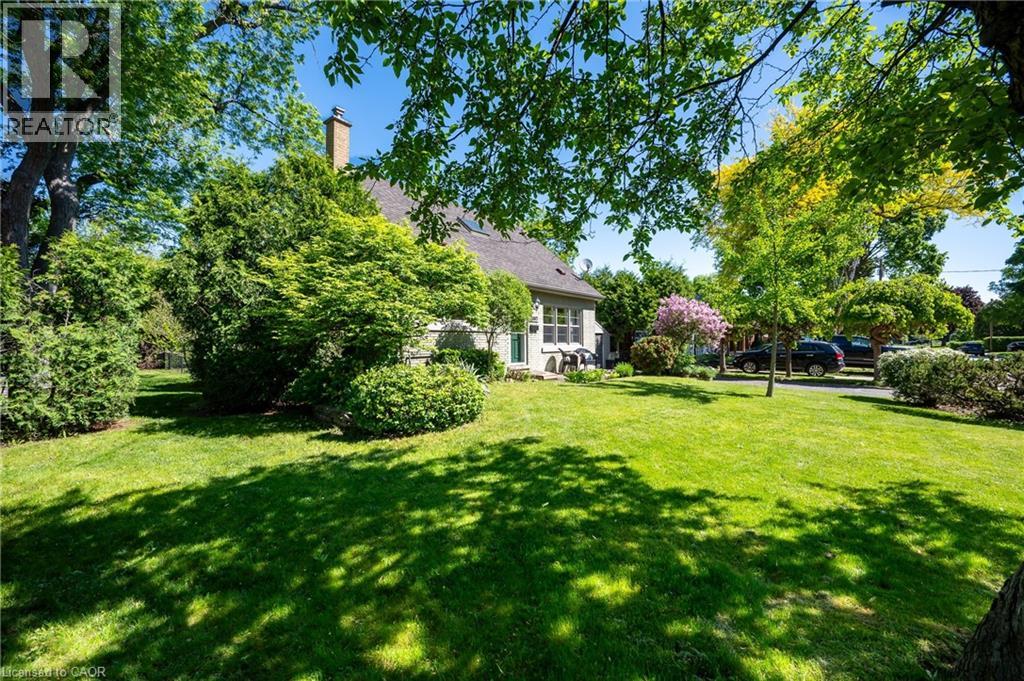2067 Maplewood Drive, Burlington, Ontario  L7R 2C6 - Photo 3 - 40777900