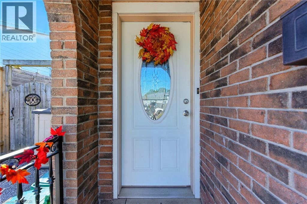 16 Dodds Court, Fort Erie, Ontario  L2A 5Z2 - Photo 3 - 40777767