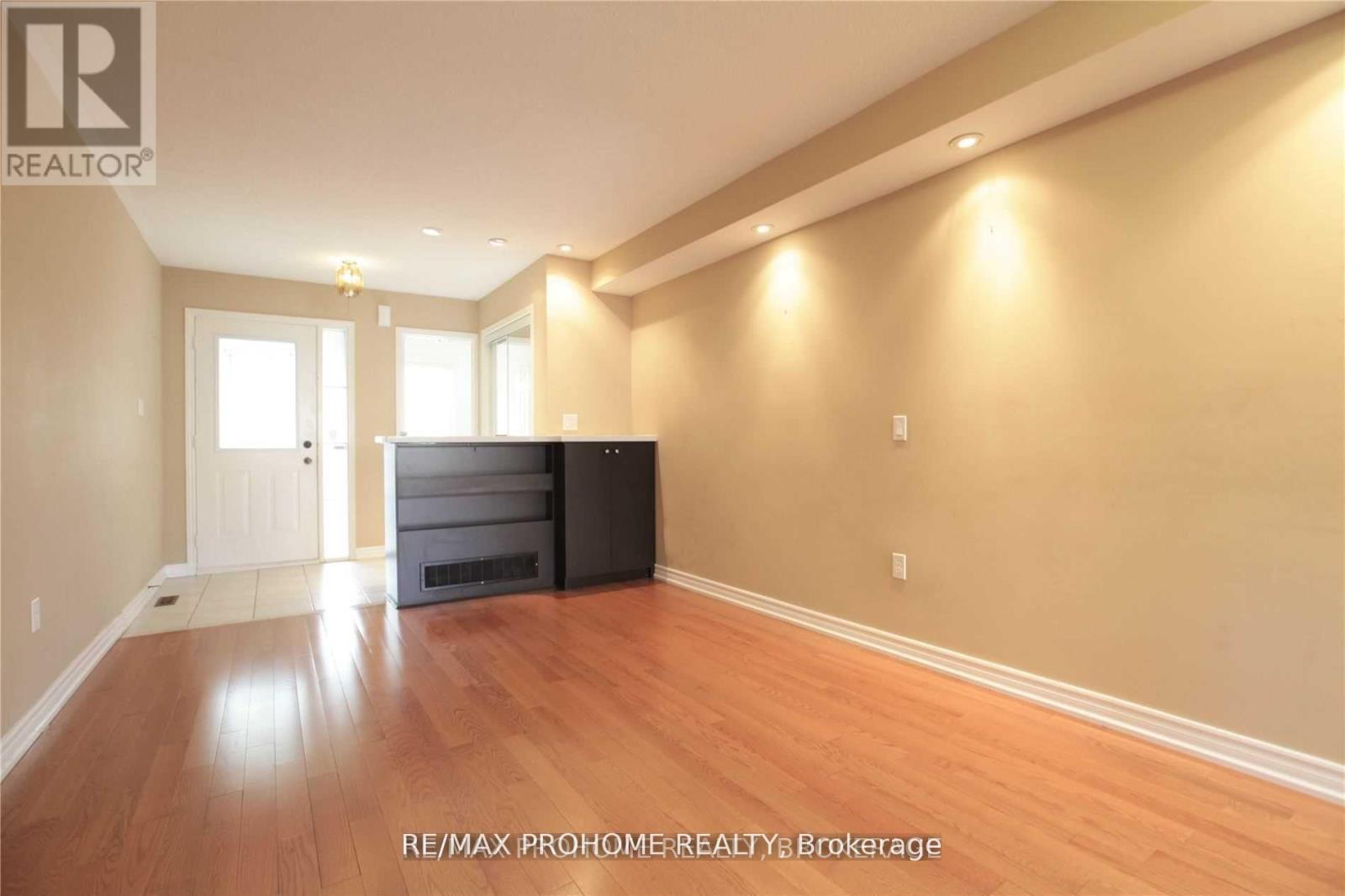 73 Briarcrest Drive, Markham, Ontario  L6C 3E7 - Photo 3 - N12454248