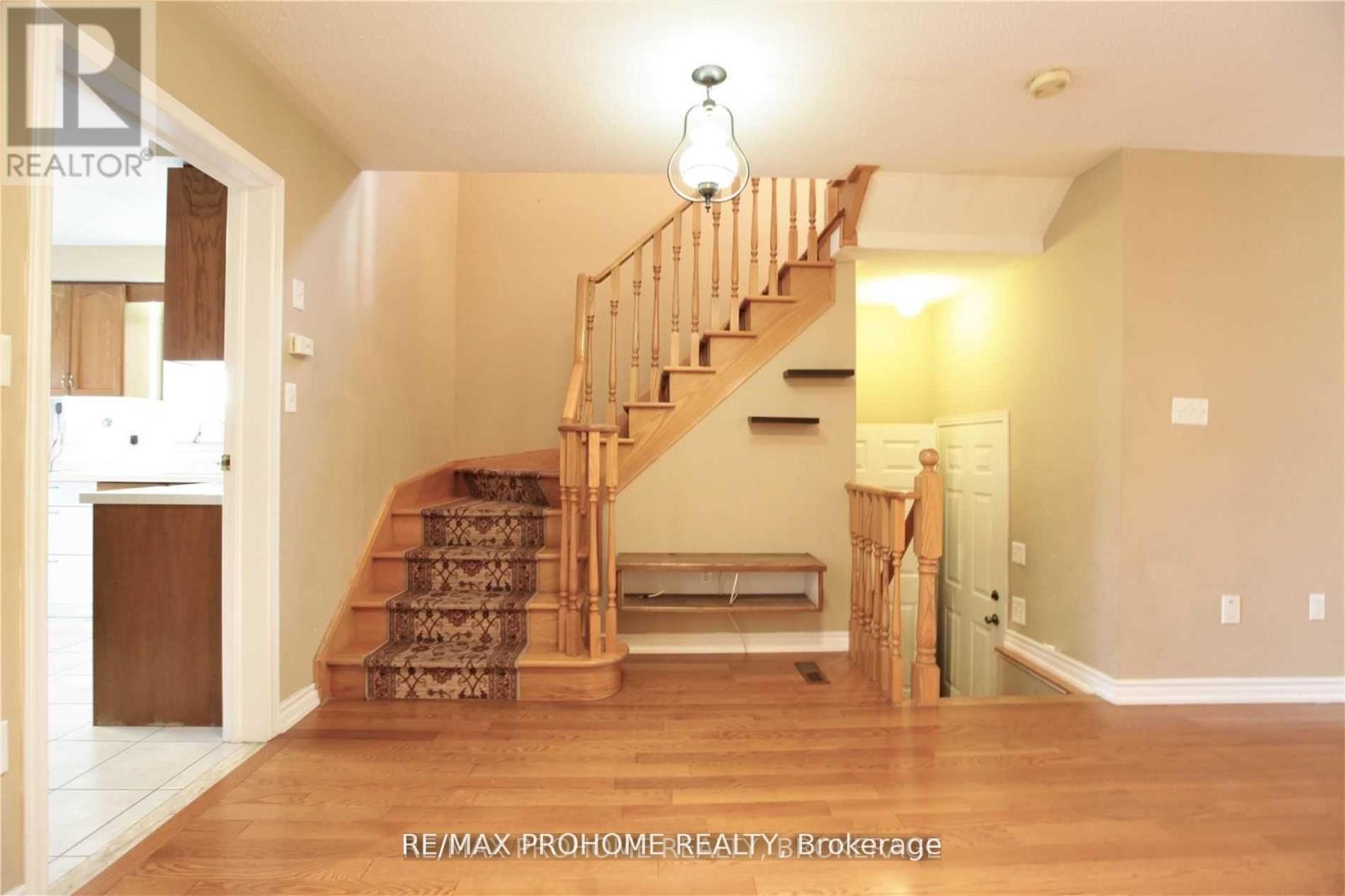 73 Briarcrest Drive, Markham, Ontario  L6C 3E7 - Photo 9 - N12454248