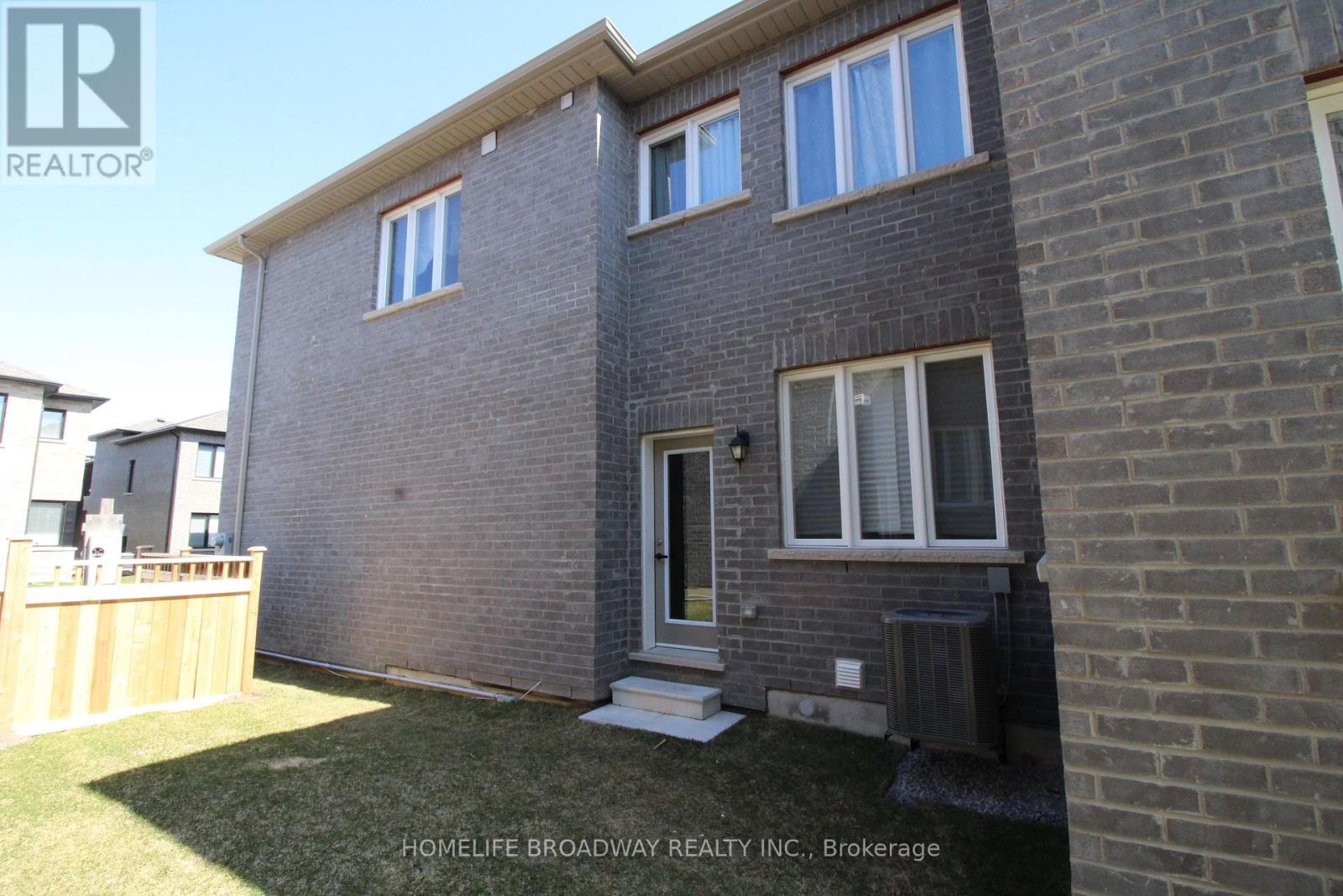(Coach House) - 550 Whites Hill Avenue, Markham, Ontario  L6B 0Z3 - Photo 2 - N12454281