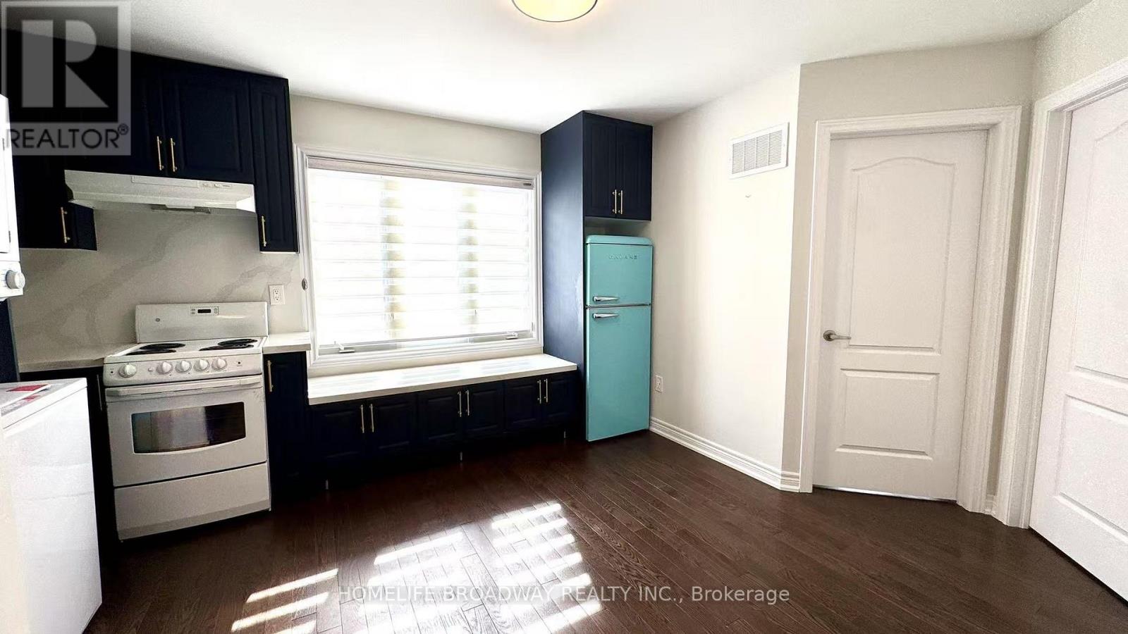 (Coach House) - 550 Whites Hill Avenue, Markham, Ontario  L6B 0Z3 - Photo 7 - N12454281