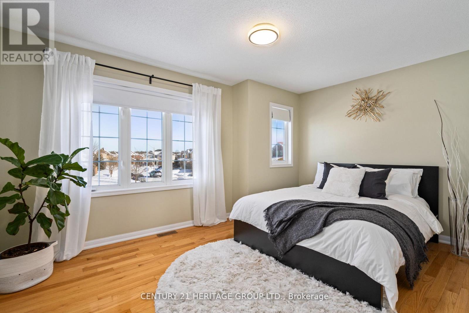 18 Tudor Crescent, Barrie, Ontario  L4M 0A8 - Photo 11 - S12454237