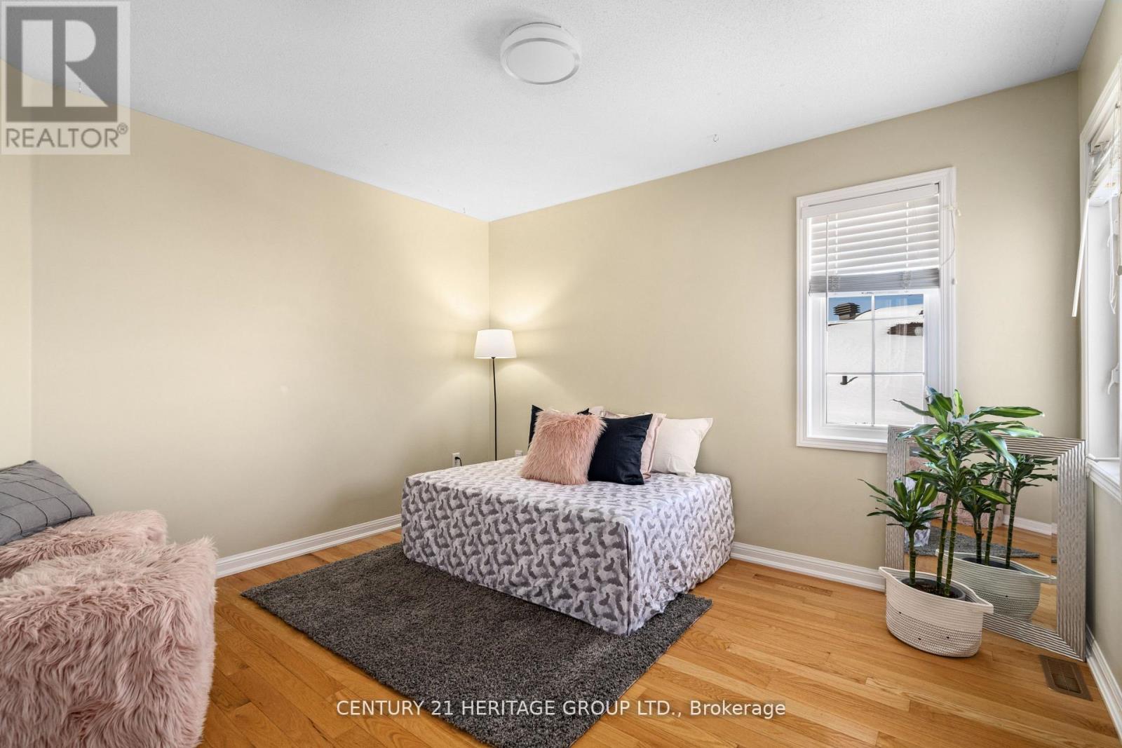 18 Tudor Crescent, Barrie, Ontario  L4M 0A8 - Photo 12 - S12454237