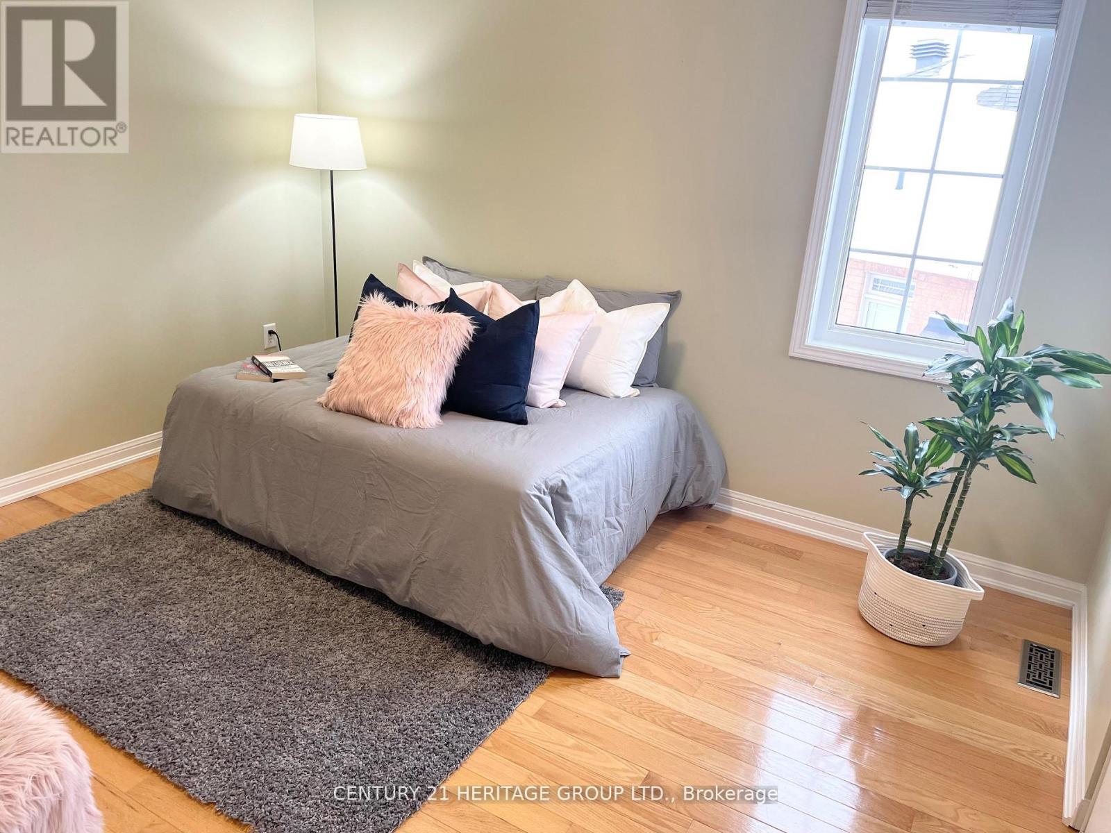 18 Tudor Crescent, Barrie, Ontario  L4M 0A8 - Photo 13 - S12454237