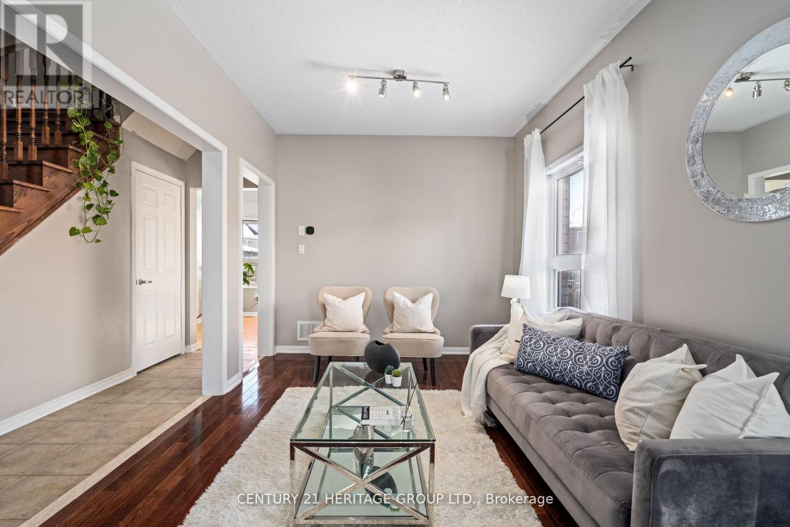 18 Tudor Crescent, Barrie, Ontario  L4M 0A8 - Photo 4 - S12454237